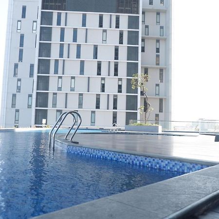1Br Apartment The Linden Connected To Marvell City Mall By Travelio Surabaya Exterior foto